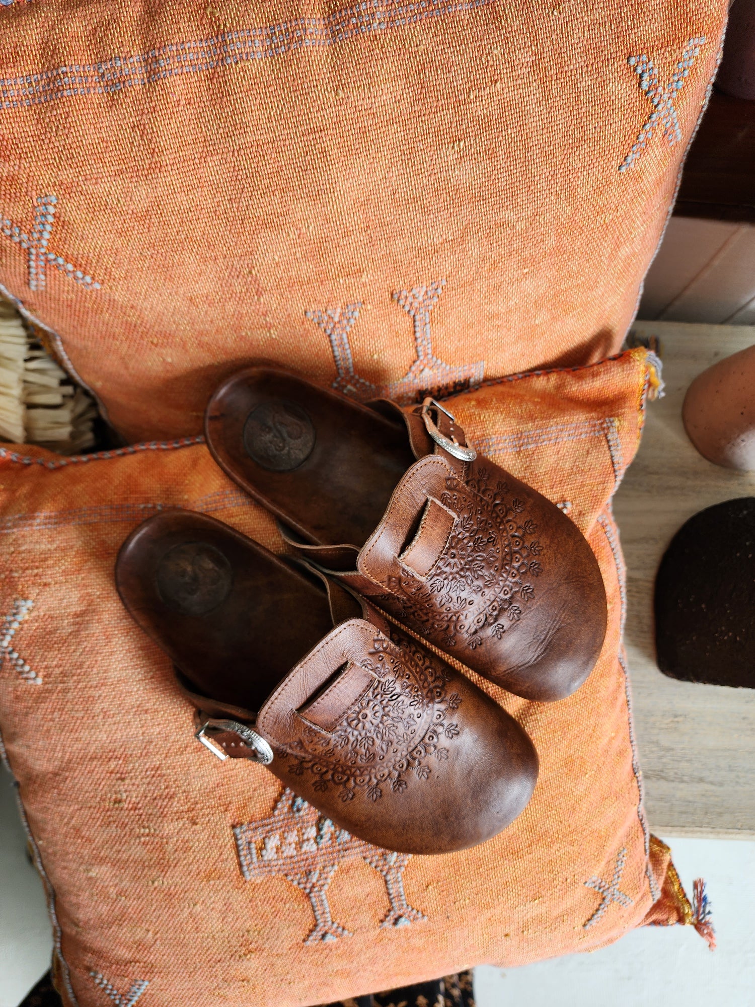 Amazonian leather slides- embossed