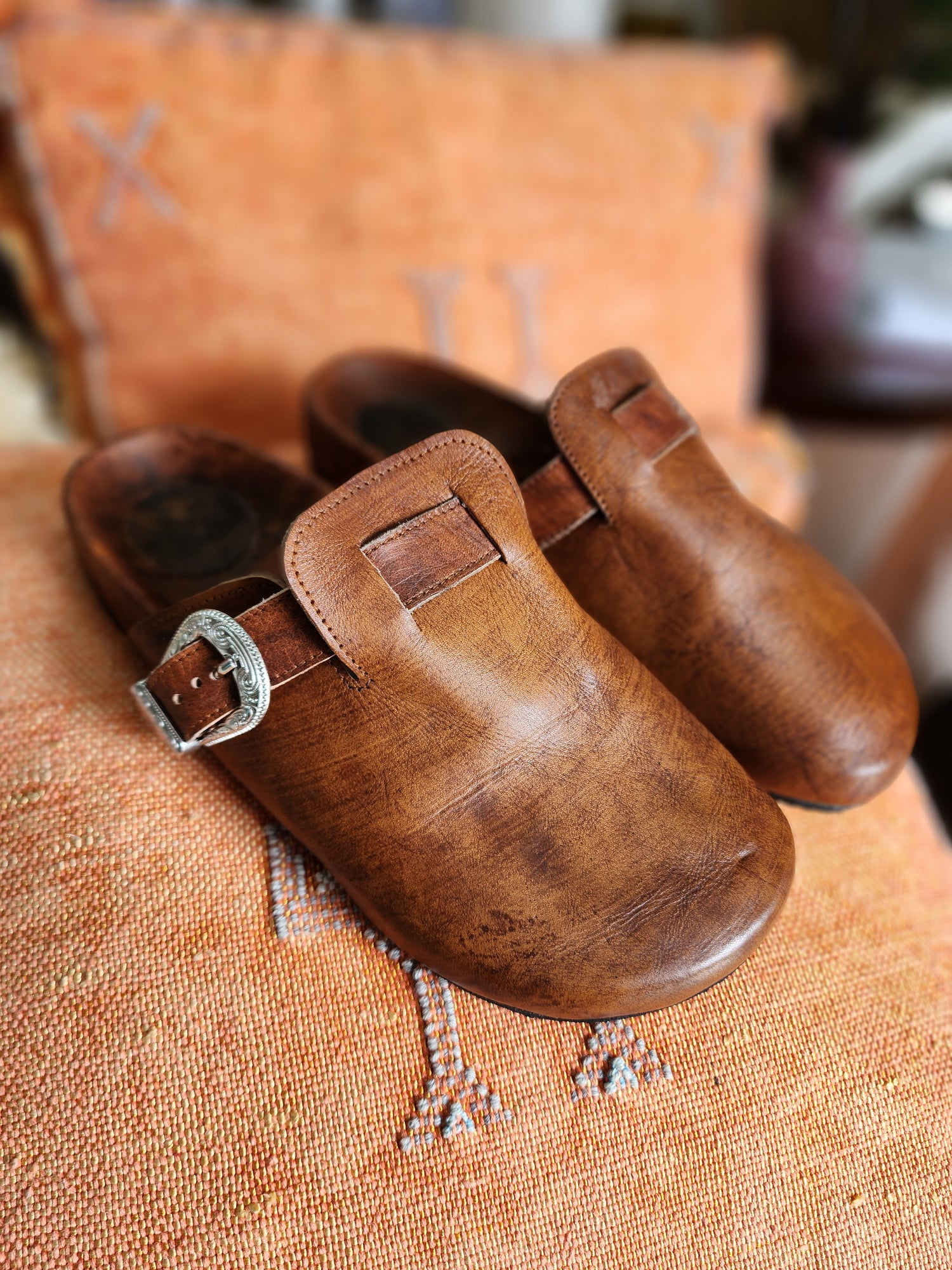 Amazonian leather slides- tan