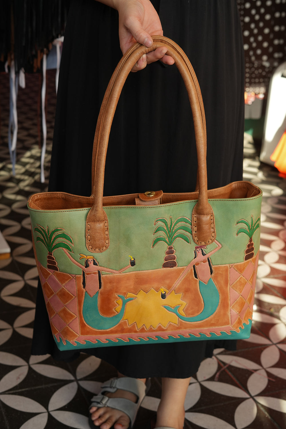 Meet the Desert Siren Tote in Sage and Caramel. A handcrafted leather tote with hand tooled motives artwork, long handles and practical interior compartments.
