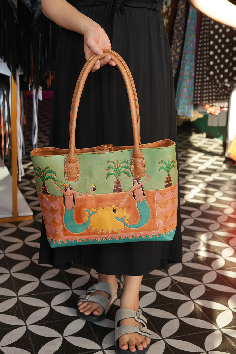 Meet the Desert Siren Tote in Sage and Caramel. A handcrafted leather tote with hand tooled motives artwork, long handles and practical interior compartments.