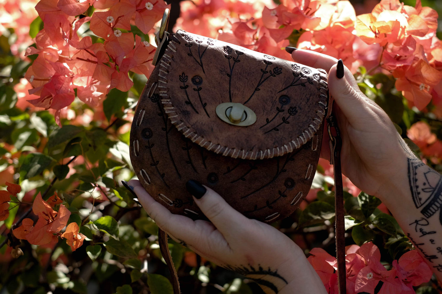 Daisy mini carved bag- vintage brown