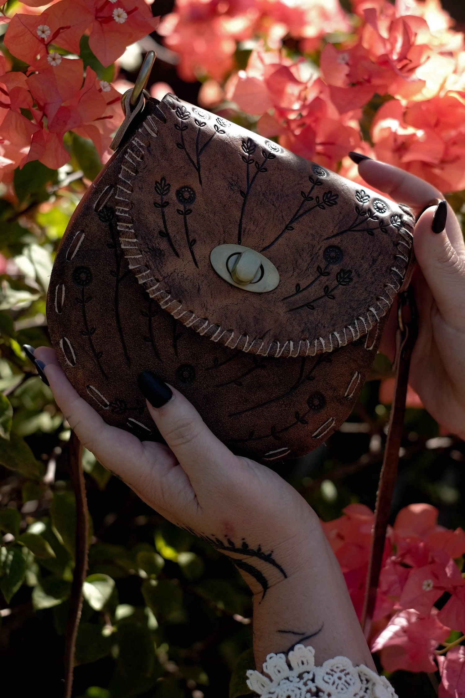 Daisy mini carved bag- vintage brown