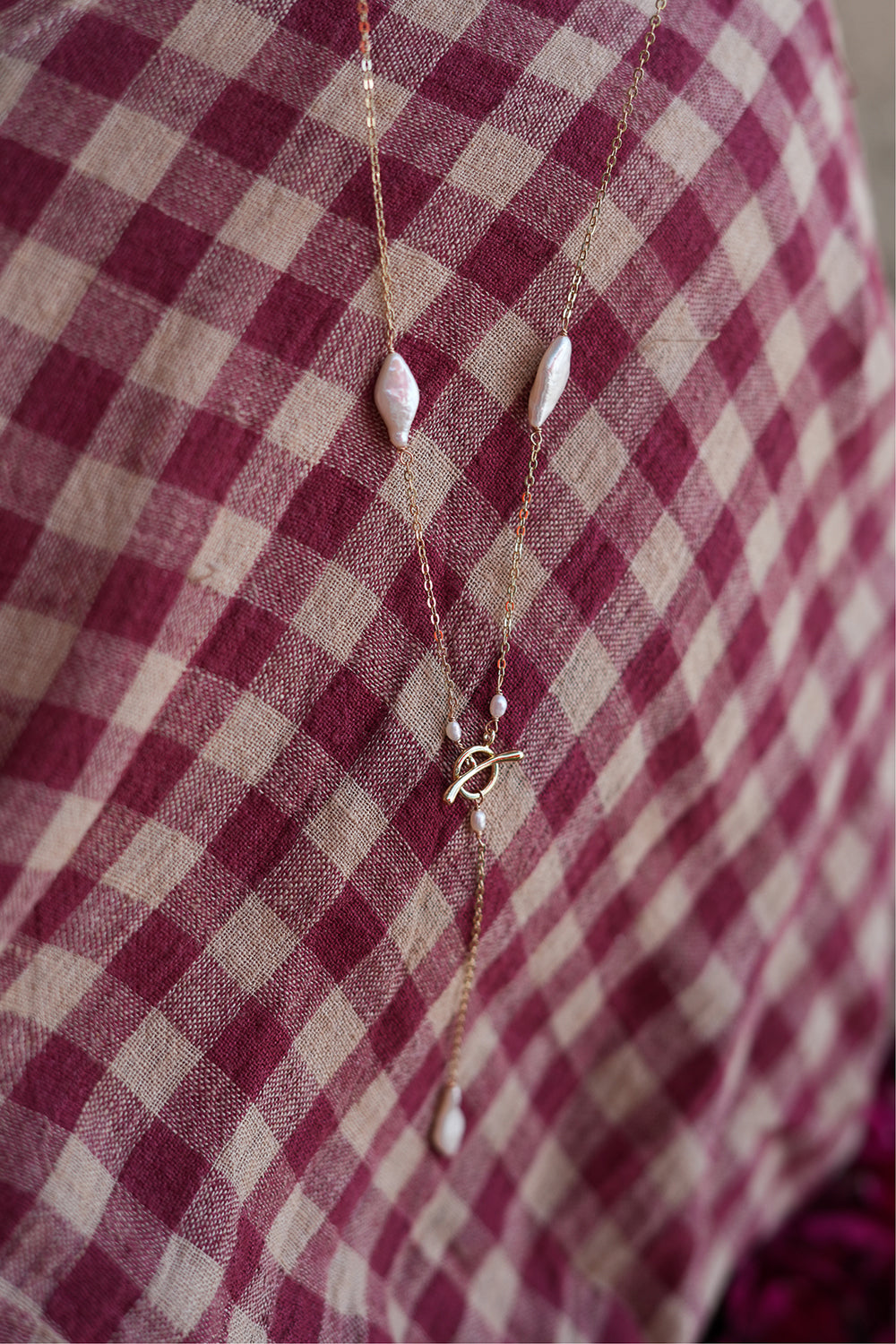 Shop the Tidal Lariat Necklace in Pearl Gold, featuring organic baroque pearls, fine gold chain and an elegant drop from Earth Altering by Jinx the Label.