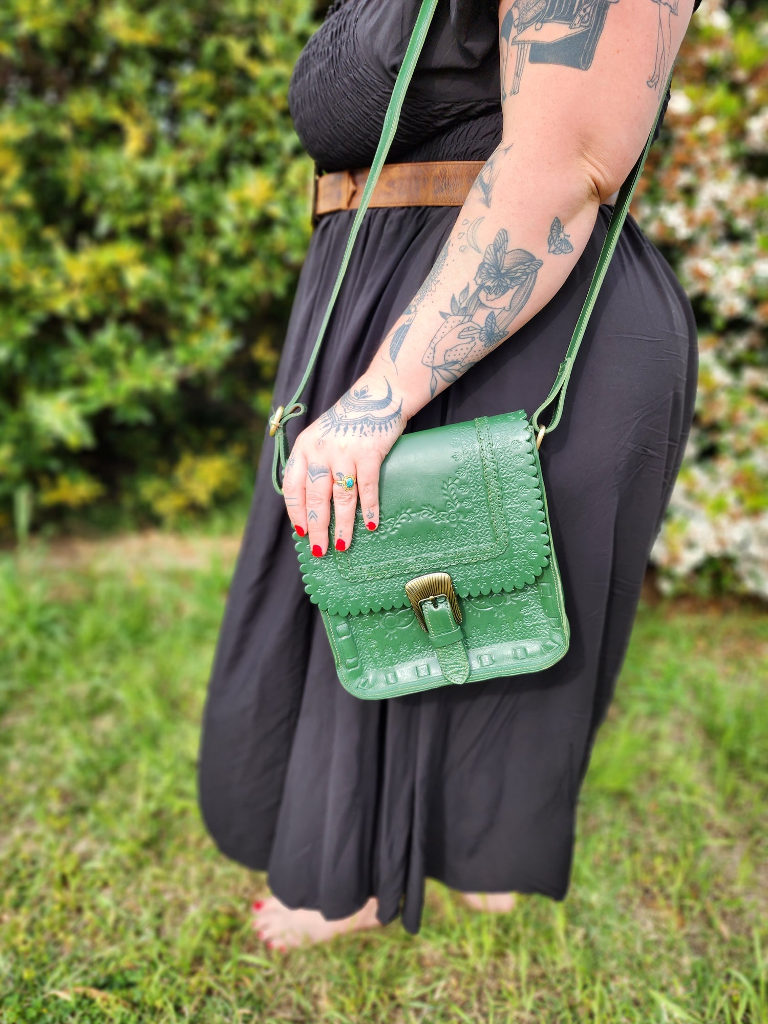 Farrah leather carved bag with buckle-green