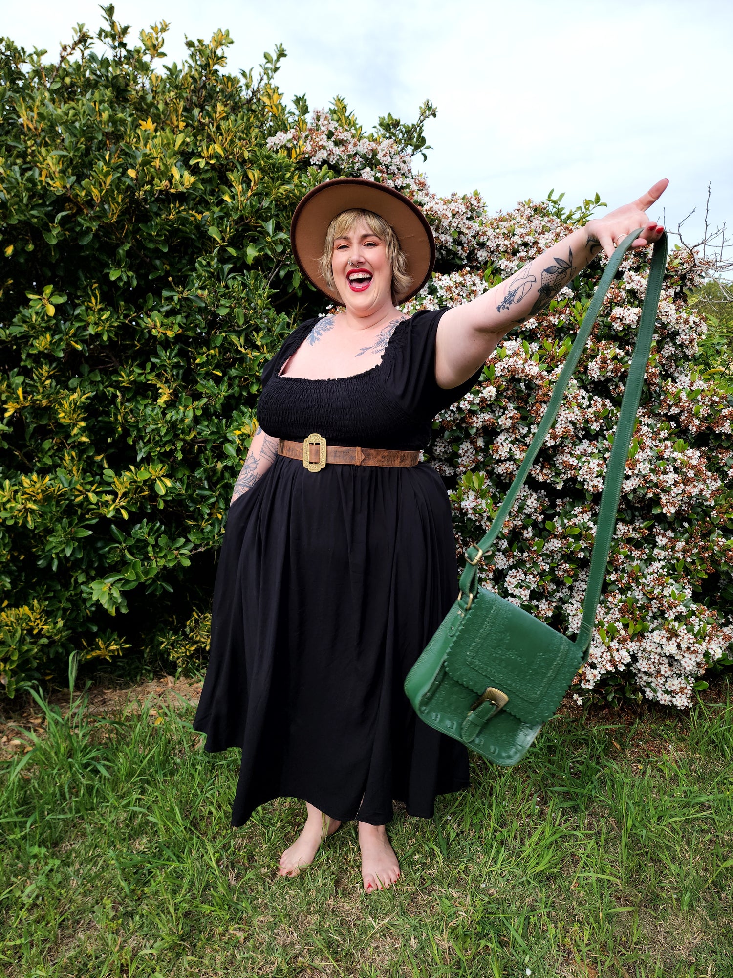 Farrah leather carved bag with buckle-green