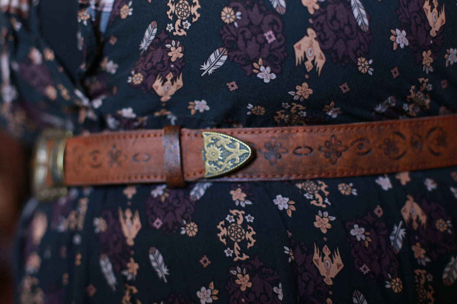 Wiccan leather belt in brown with brass buckle